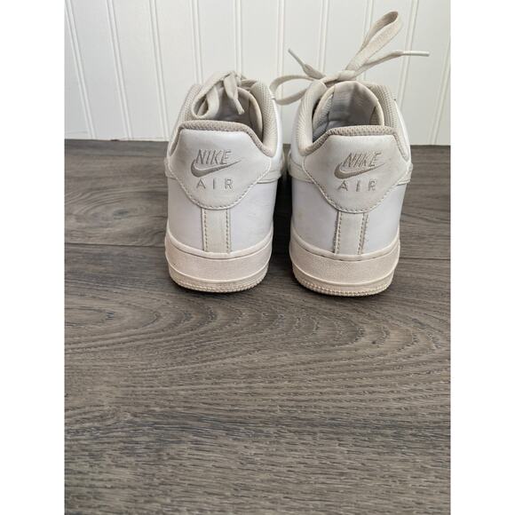 Nike Air Force 1 White Low Top Women's Size 9 Classic AF1 Sneakers DD8959-100 - Picture 2 of 6